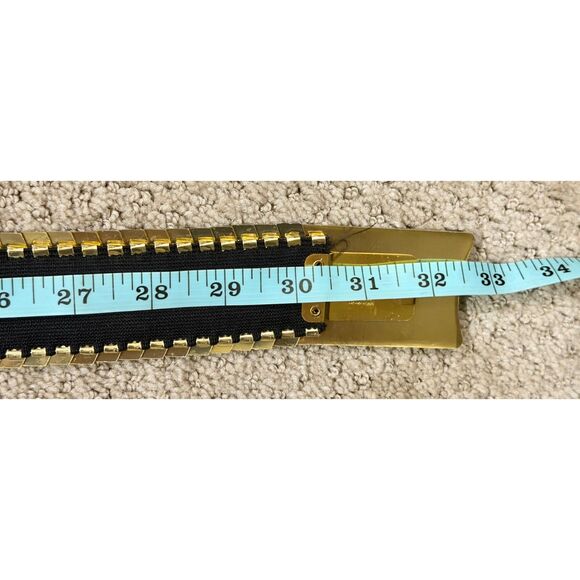 Vtg. 1970s Gold-Tone Stretch Belt Made in Hong Kong Floral Clasp Scalloped Links - Picture 6 of 8